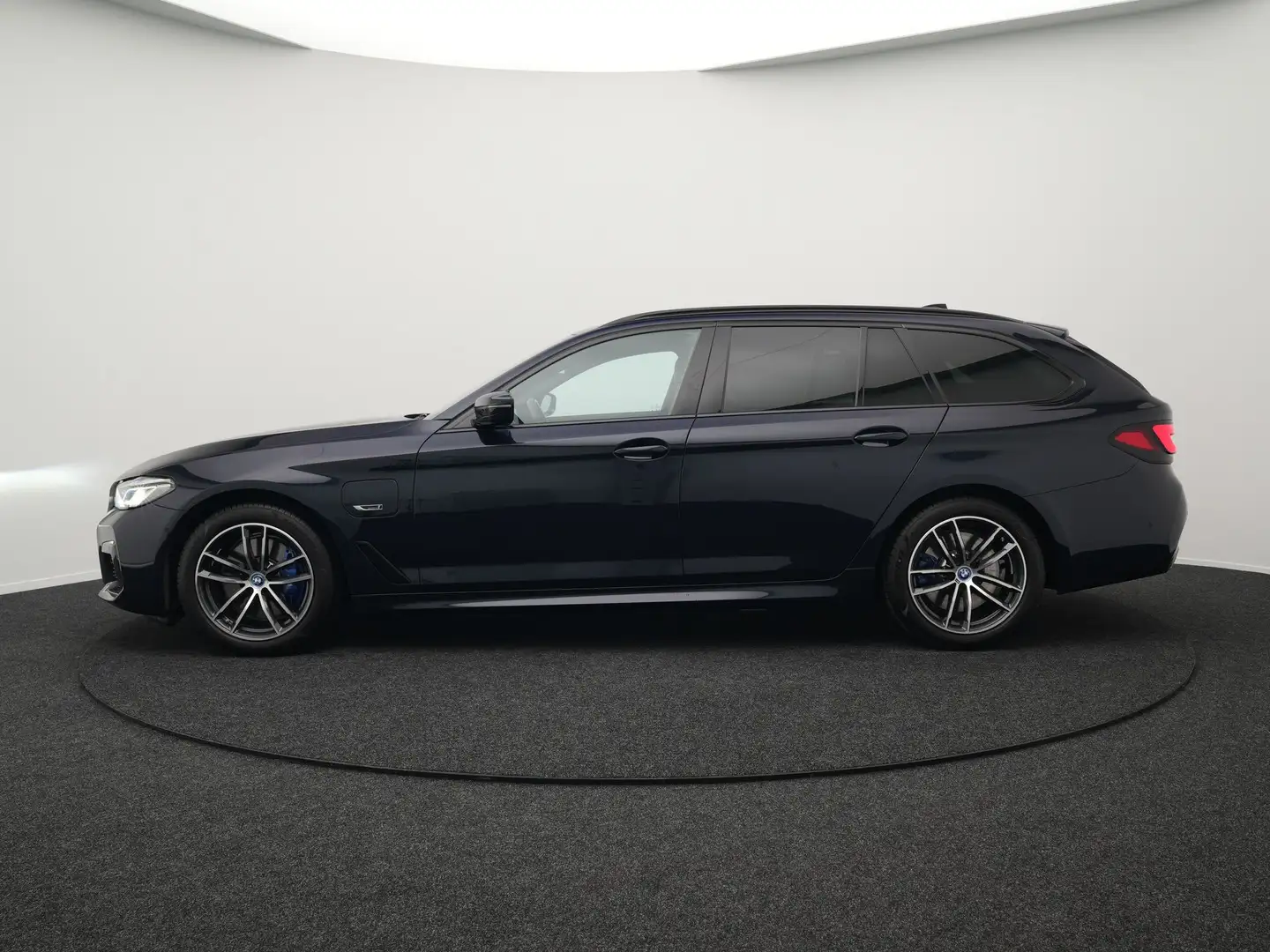 BMW 530 5-serie Touring 530e xDrive M Sport Plug in Hybrid Czarny - 2