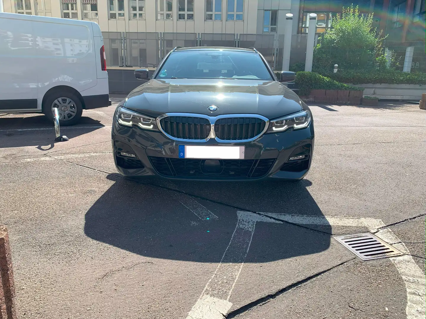 BMW 330 330i Touring xDrive Aut. M Sport Leder Panora Grau - 2