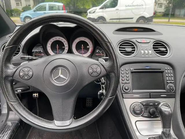 Mercedes-Benz SLR view 14