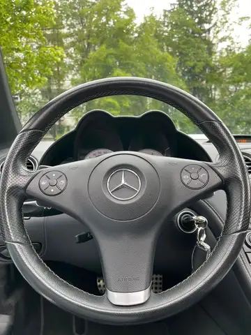 Mercedes-Benz SLR view 13