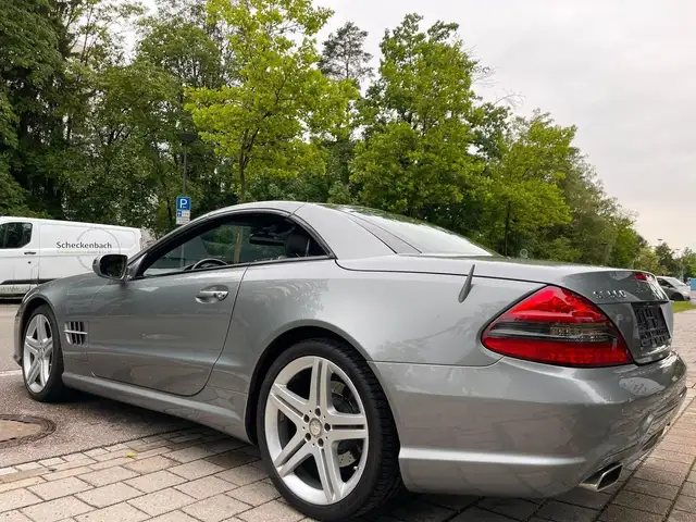 Mercedes-Benz SLR view 3
