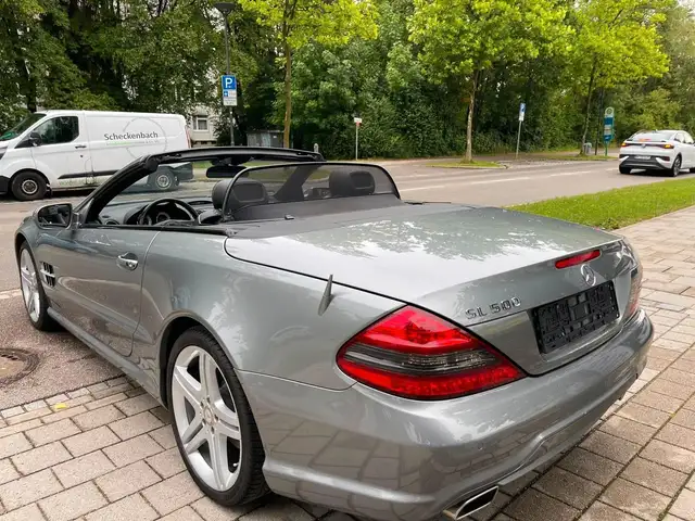 Mercedes-Benz SLR view 4