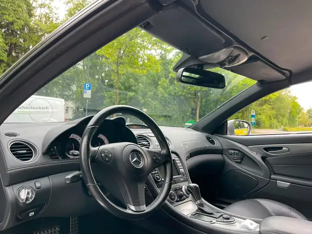 Mercedes-Benz SLR view 12