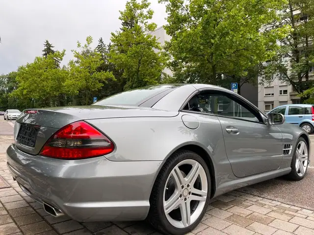 Mercedes-Benz SLR view 6
