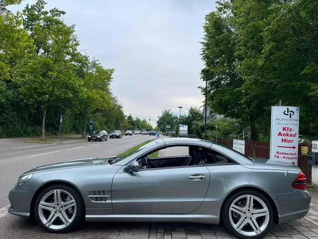 Mercedes-Benz SLR view 2