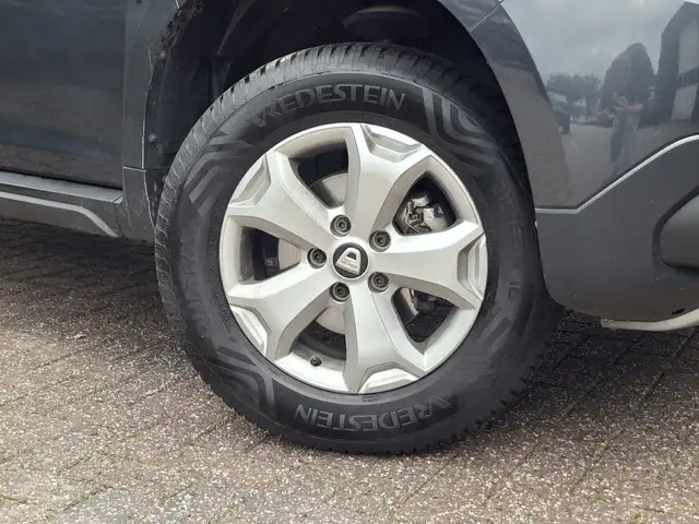 Dacia Duster view 5