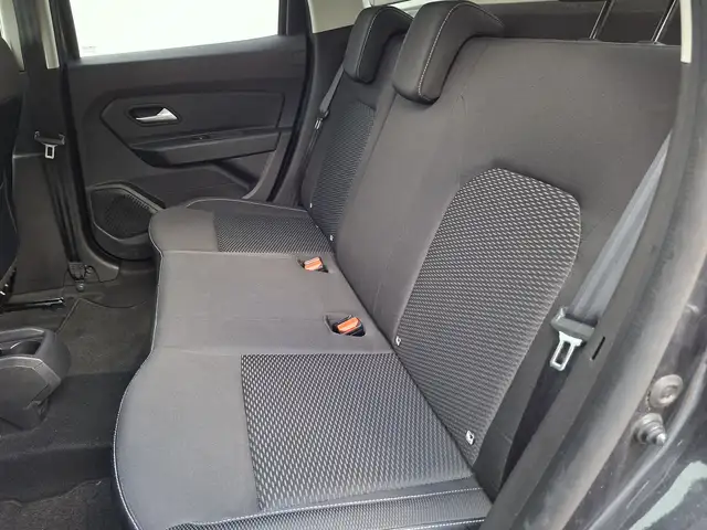 Dacia Duster view 15