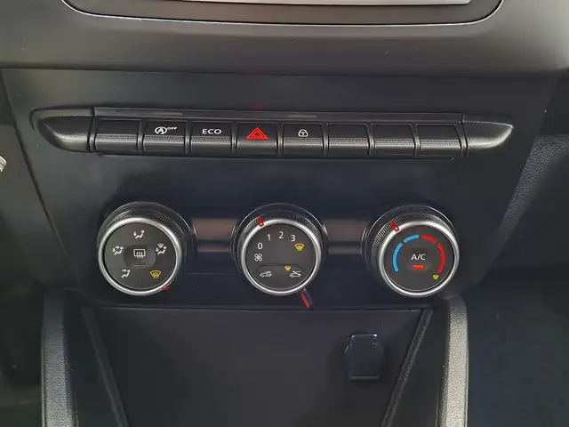Dacia Duster view 12