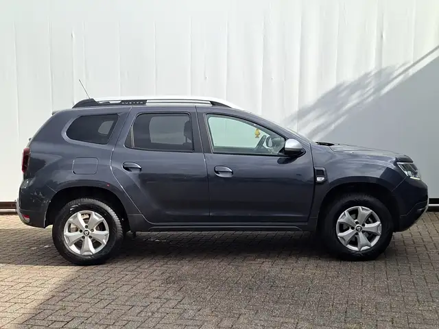 Dacia Duster view 8