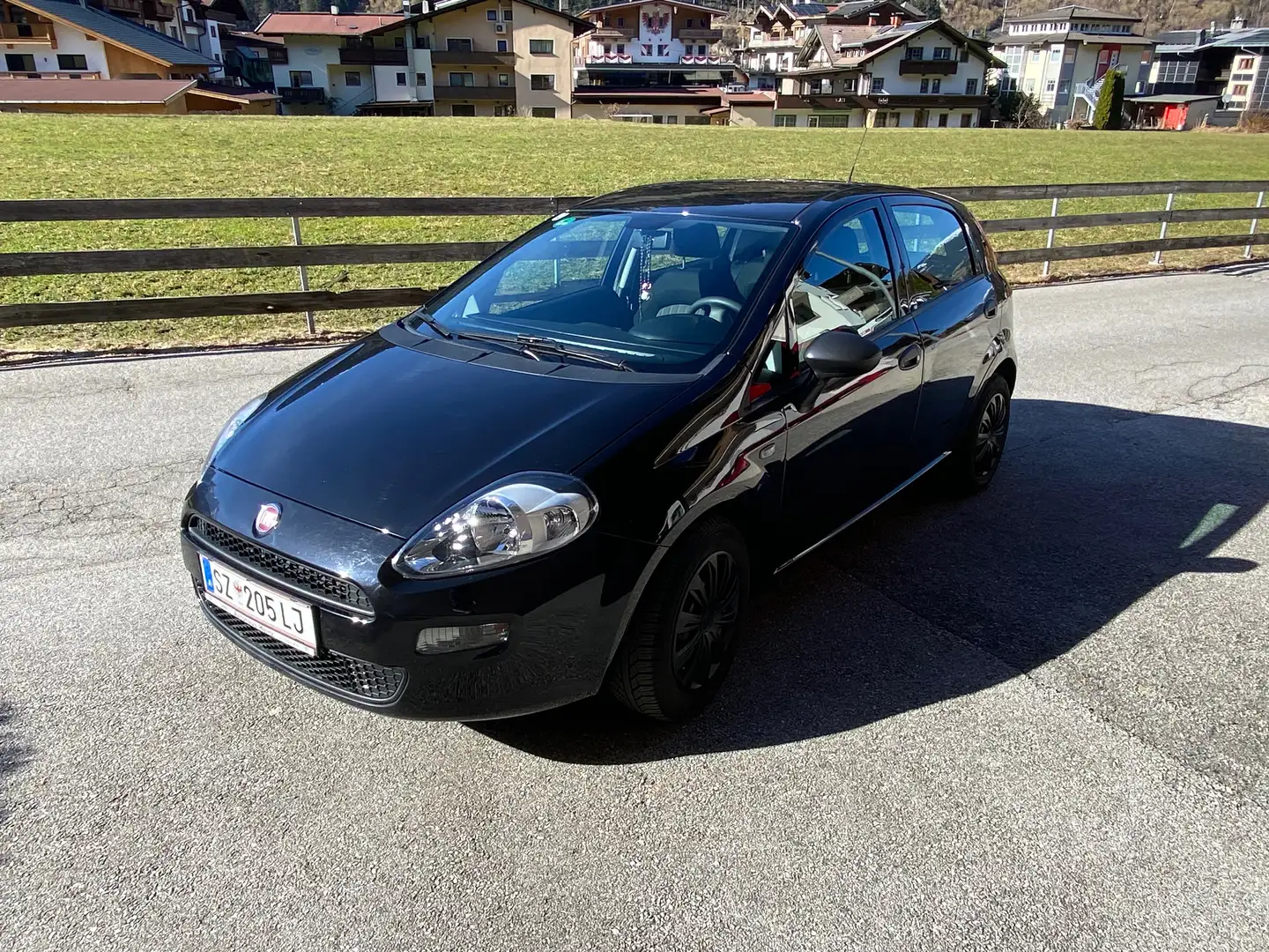 Fiat Punto Punto 1,2 69 Nuova Collezione Nuova Collezione Schwarz - 2