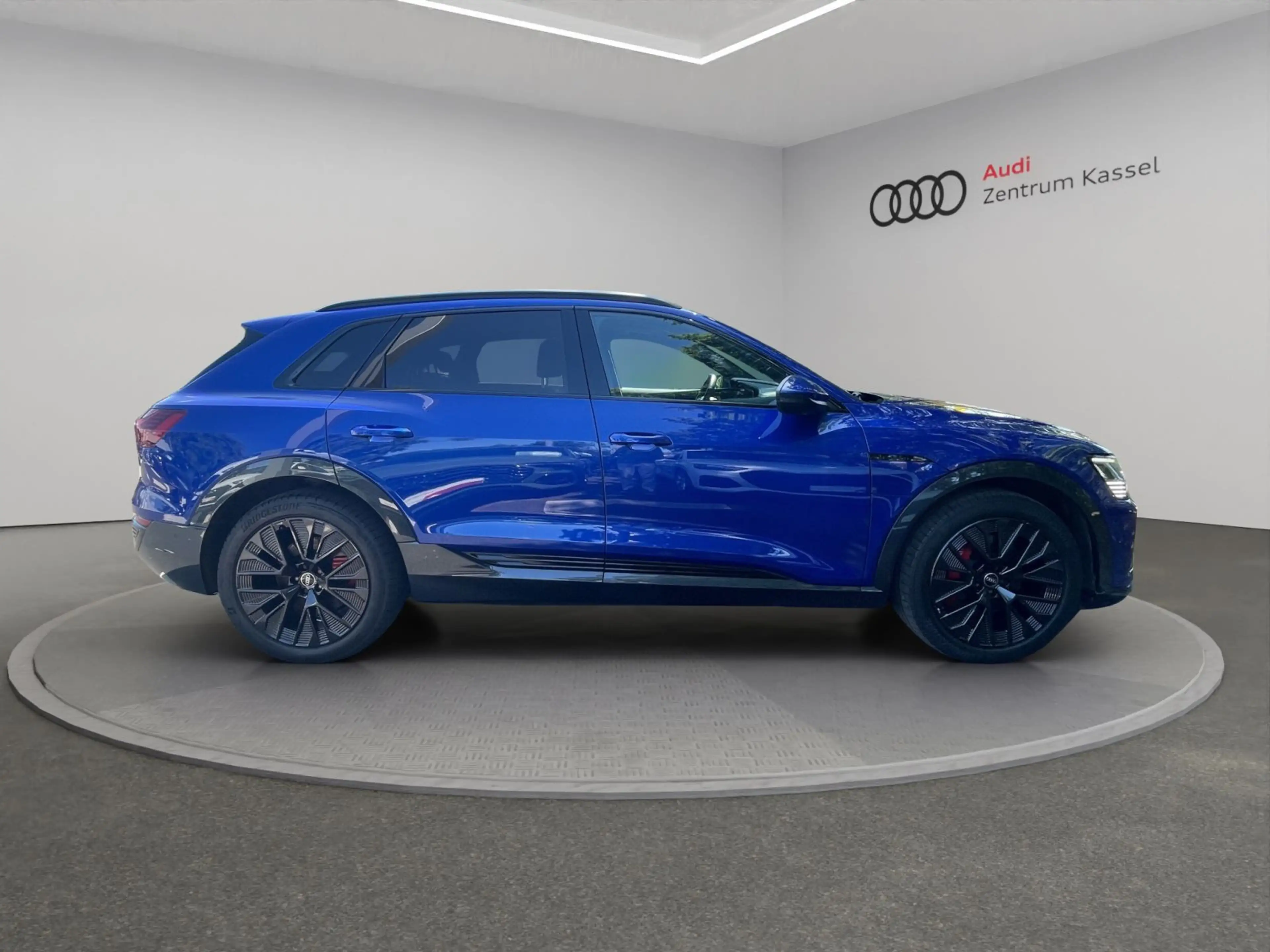 Audi Q8 e-tron Q8 55 e-tron qu. S line Matrix B&O Pano HuD AHK — photo 8