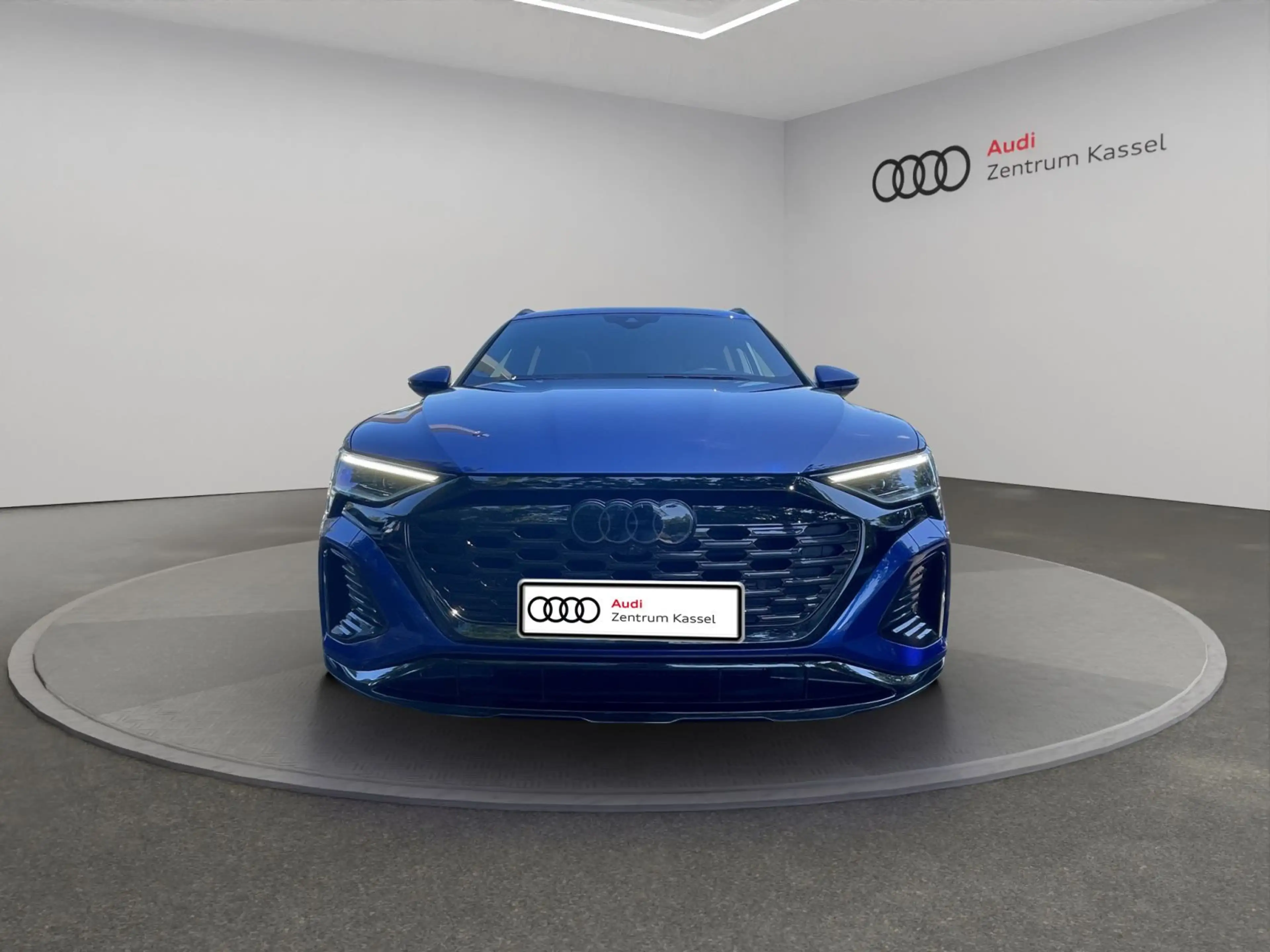 Audi Q8 e-tron Q8 55 e-tron qu. S line Matrix B&O Pano HuD AHK — photo 10