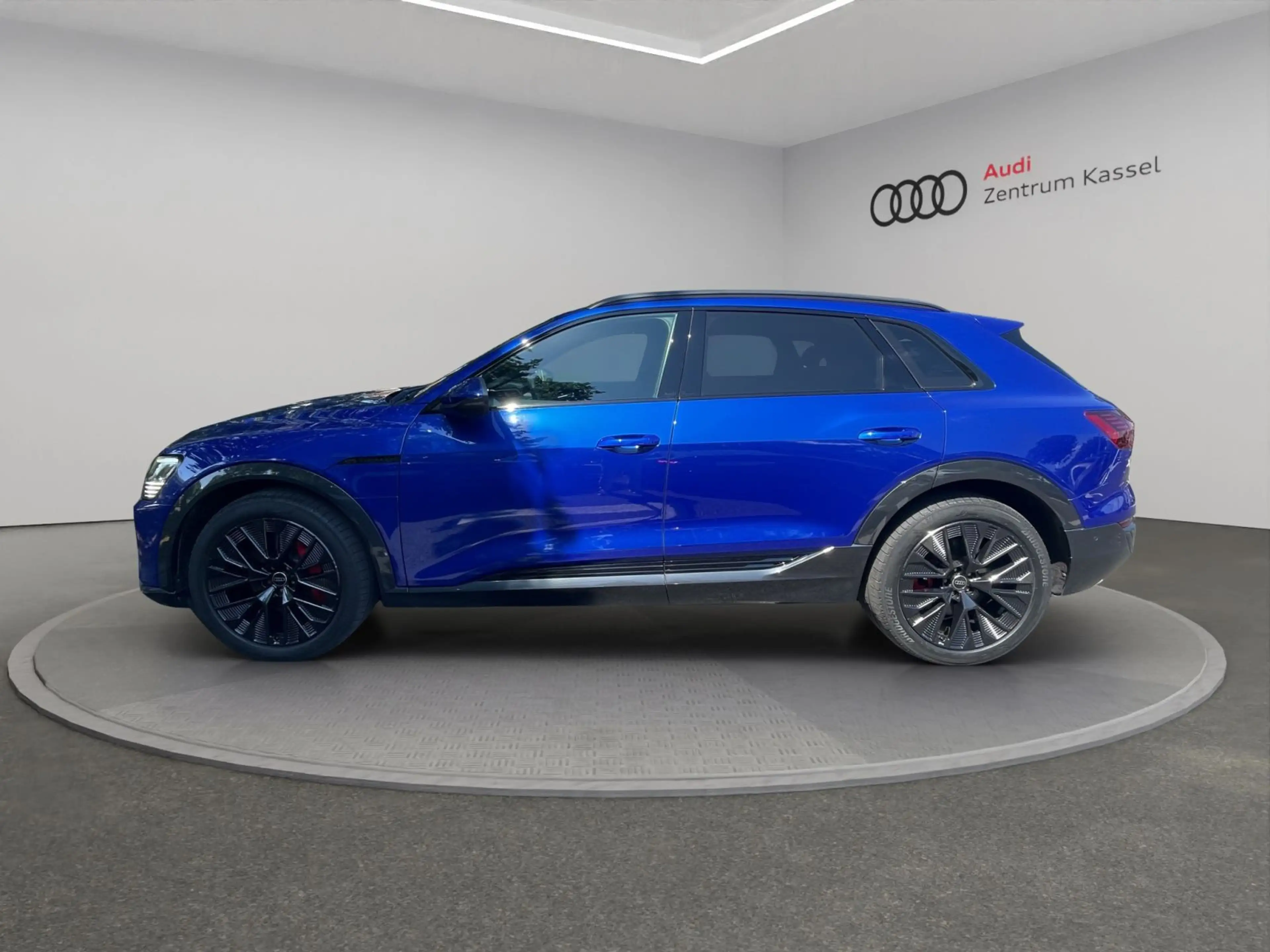 Audi Q8 e-tron Q8 55 e-tron qu. S line Matrix B&O Pano HuD AHK — photo 4
