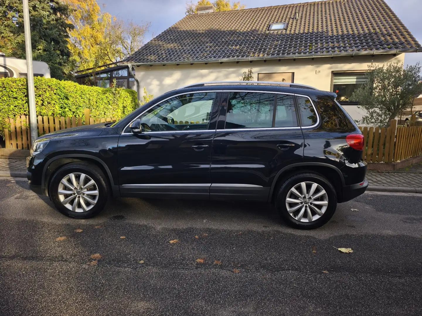 Volkswagen Tiguan Tiguan 1.4 TSI Sport , 56.000 KM, Top Zustand Schwarz - 1