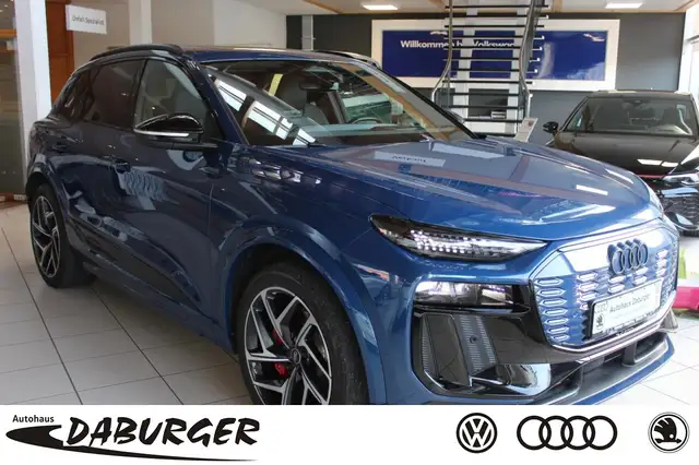 Audi SQ6 e-tron e-tron quattro edition one blue Panoramadach