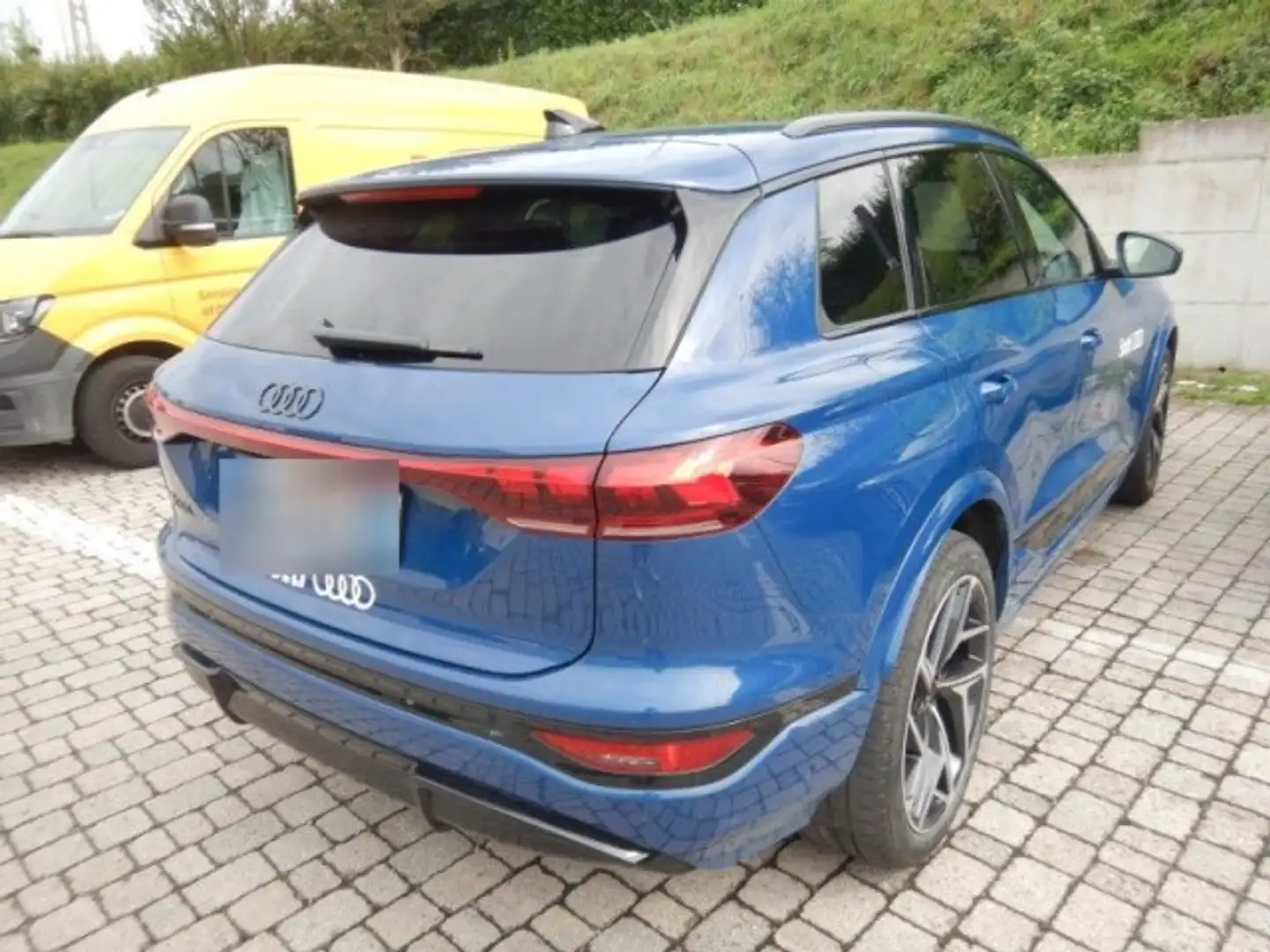 Audi SQ6 e-tron e-tron quattro edition one blue Panoramadach Bleu - 2