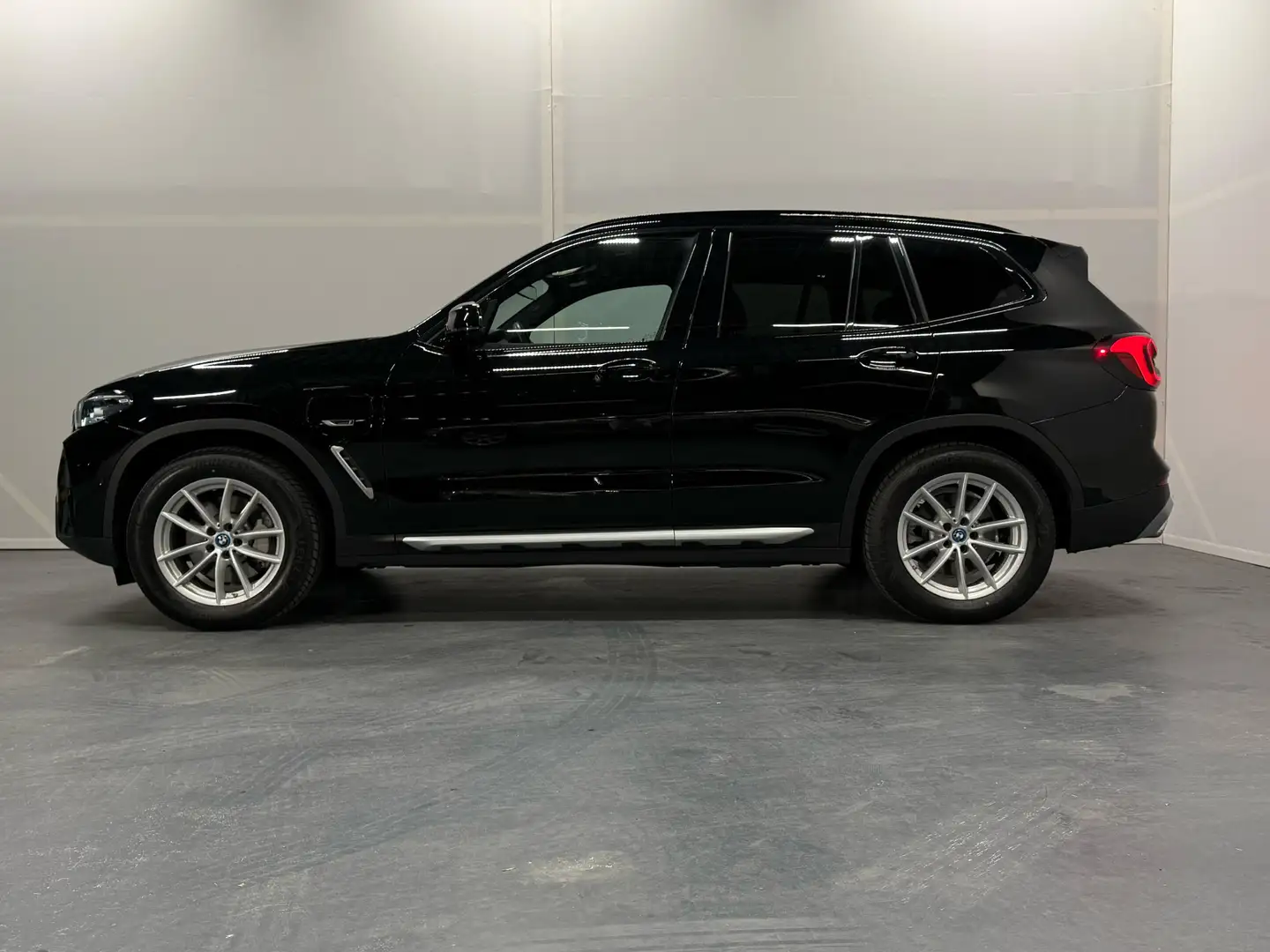 BMW X3 xDrive30e High Executive | 18" Lichtmetaalvelgen V Zwart - 2