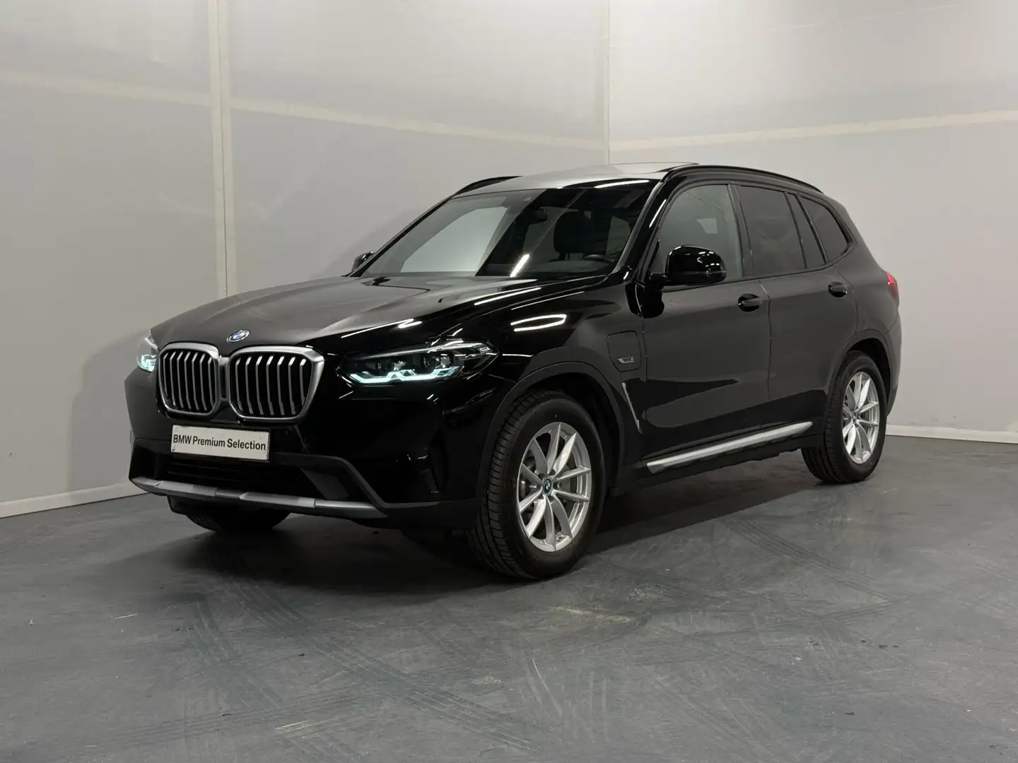 BMW X3 xDrive30e High Executive | 18" Lichtmetaalvelgen V Zwart - 1
