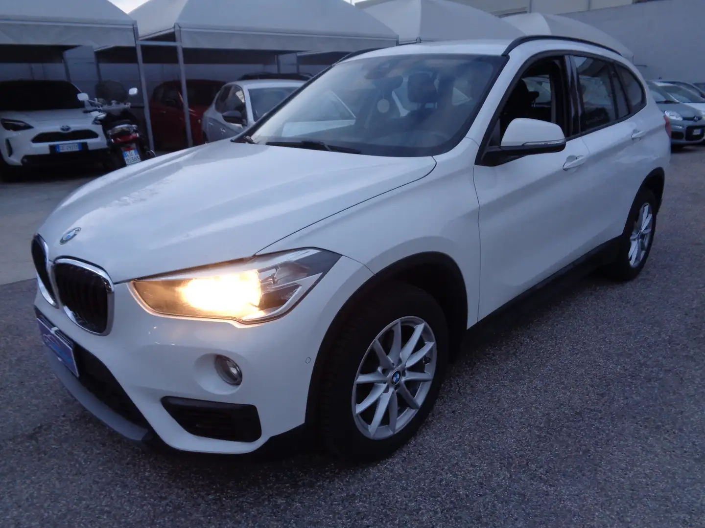 BMW X1 X1 F48 sdrive18i 140cv auto 7m Blanc - 2