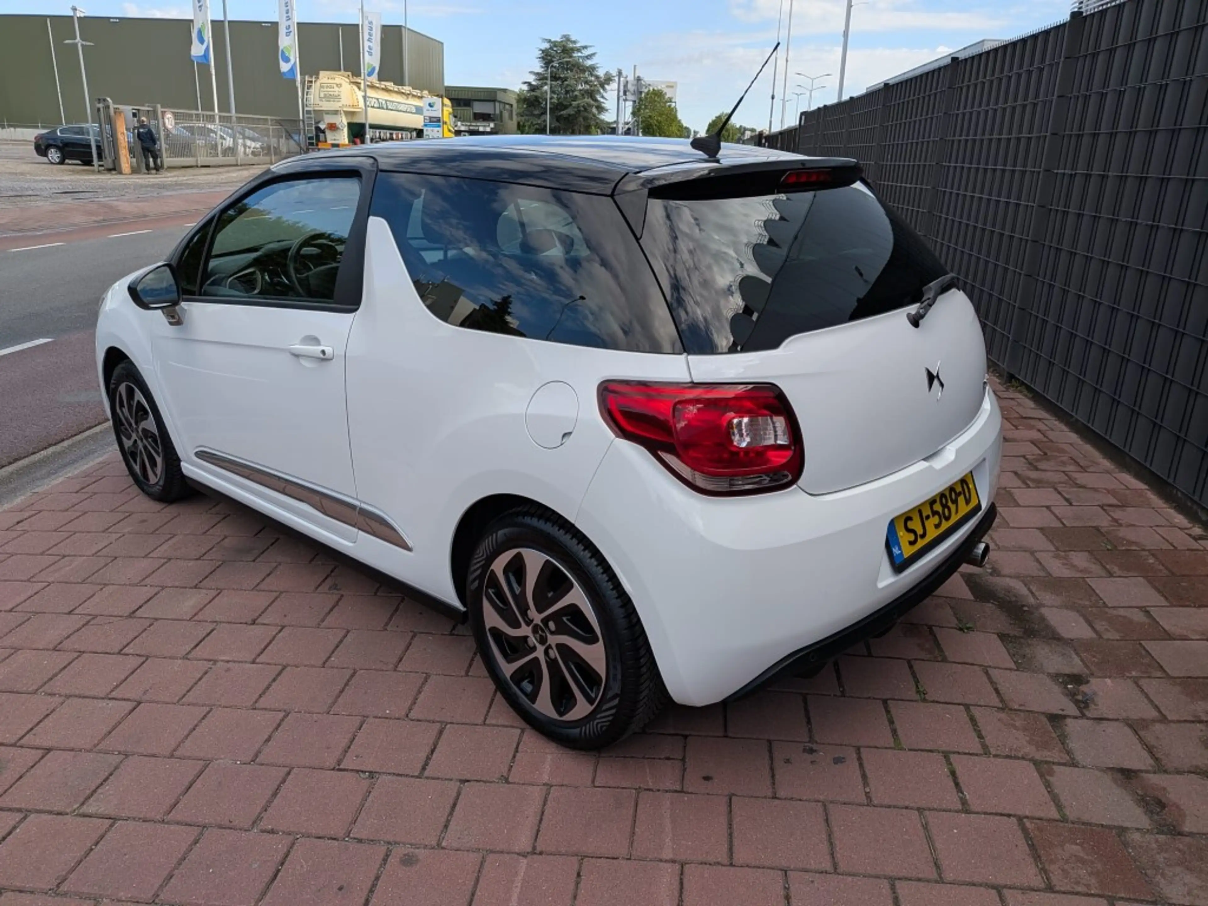 DS Automobiles DS 3 1.2 PureTech Business — photo 3