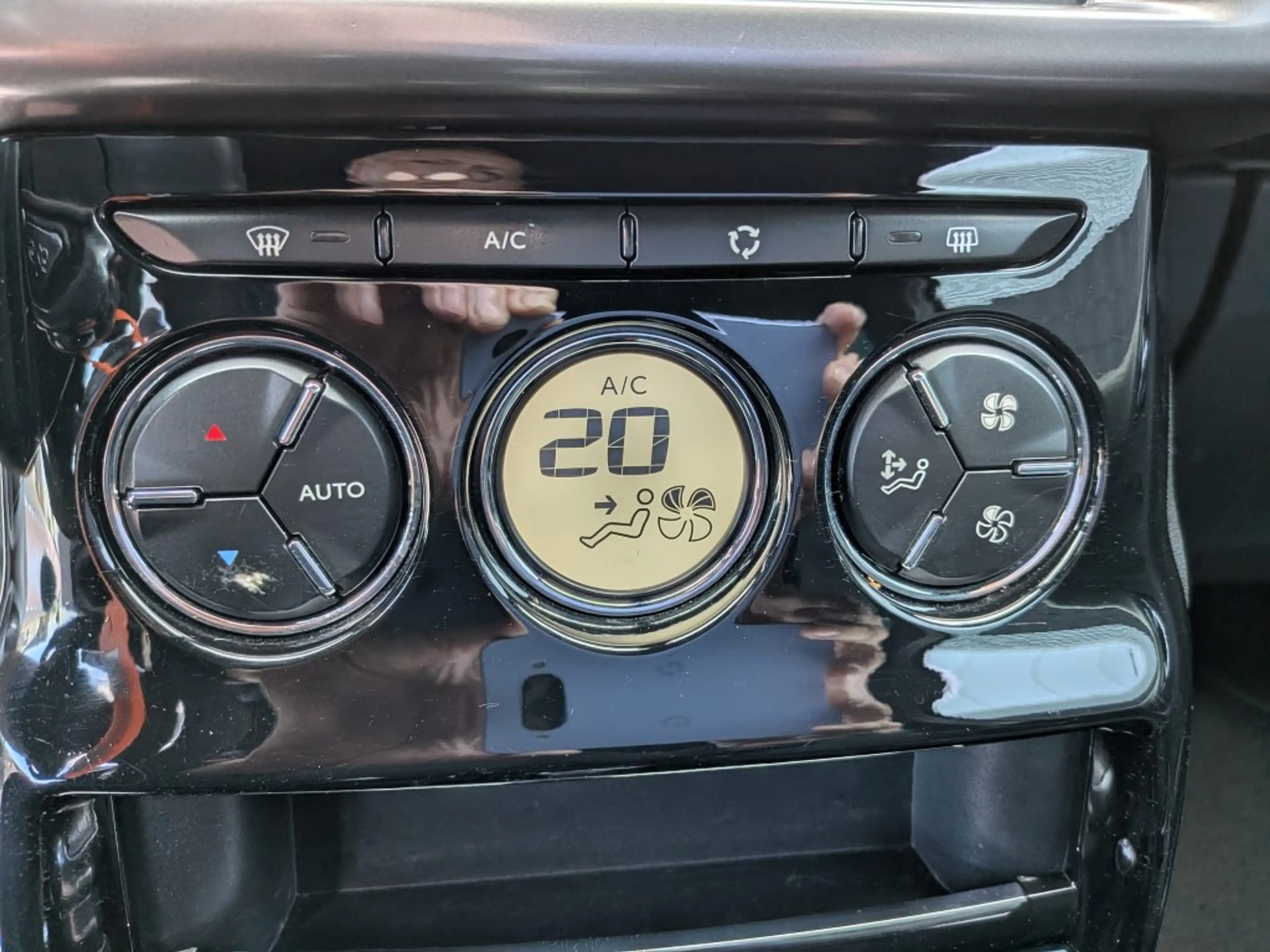 DS Automobiles DS 3 1.2 PureTech Business — photo 15