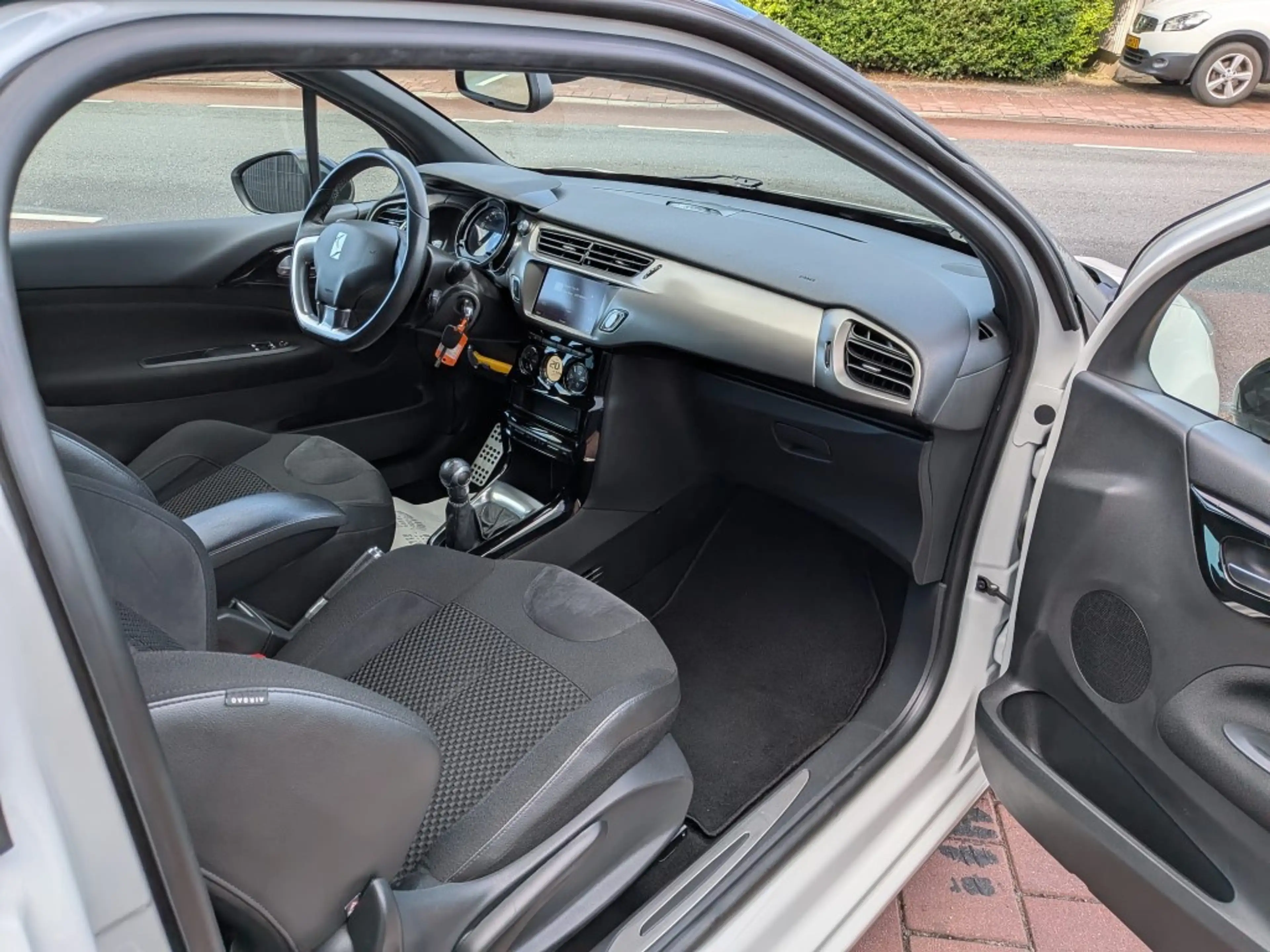DS Automobiles DS 3 1.2 PureTech Business — photo 13