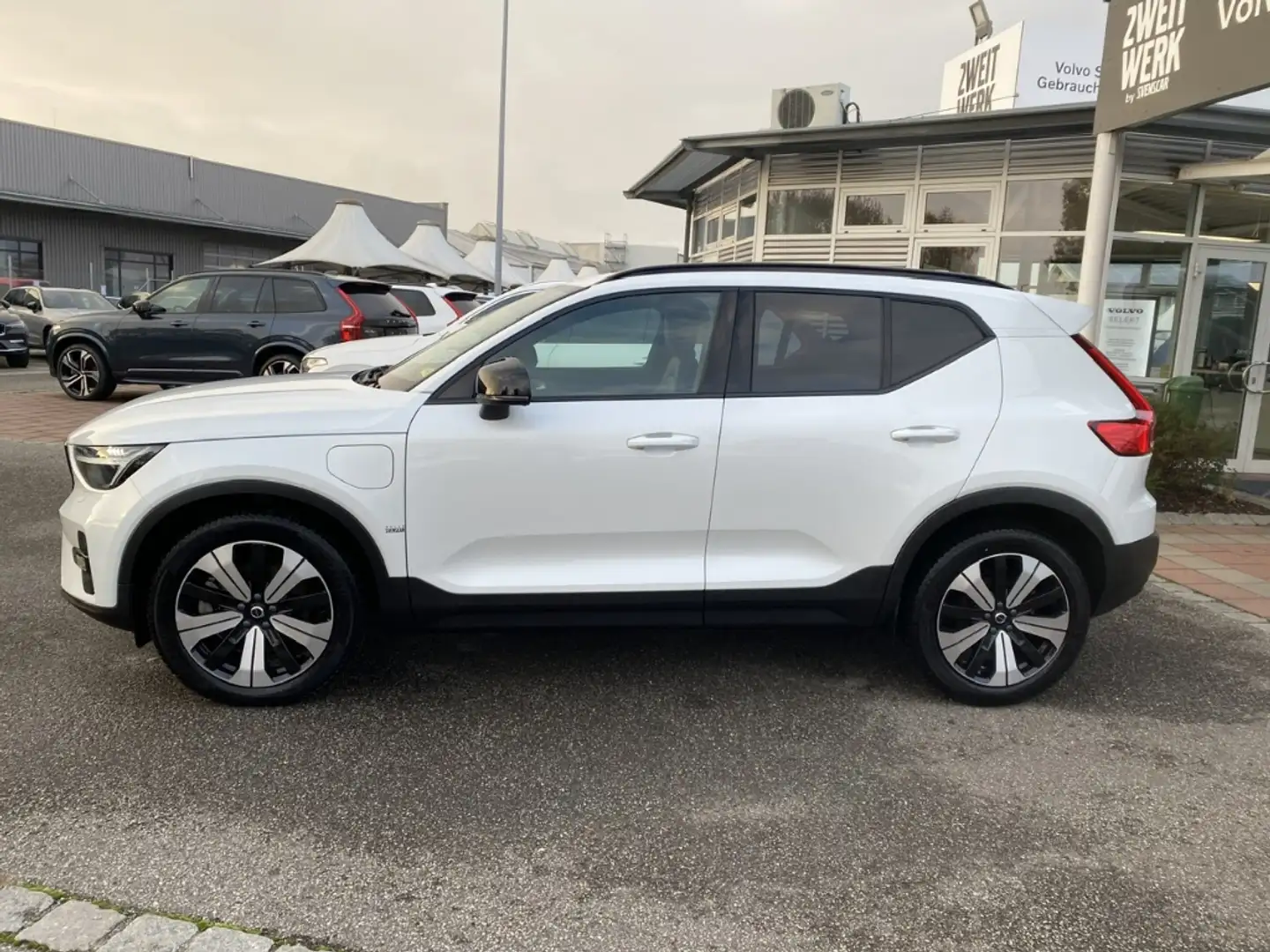Volvo XC40 Plus Dark Recharge Plug-In Hybrid T5 Twin Engine E Weiß - 2