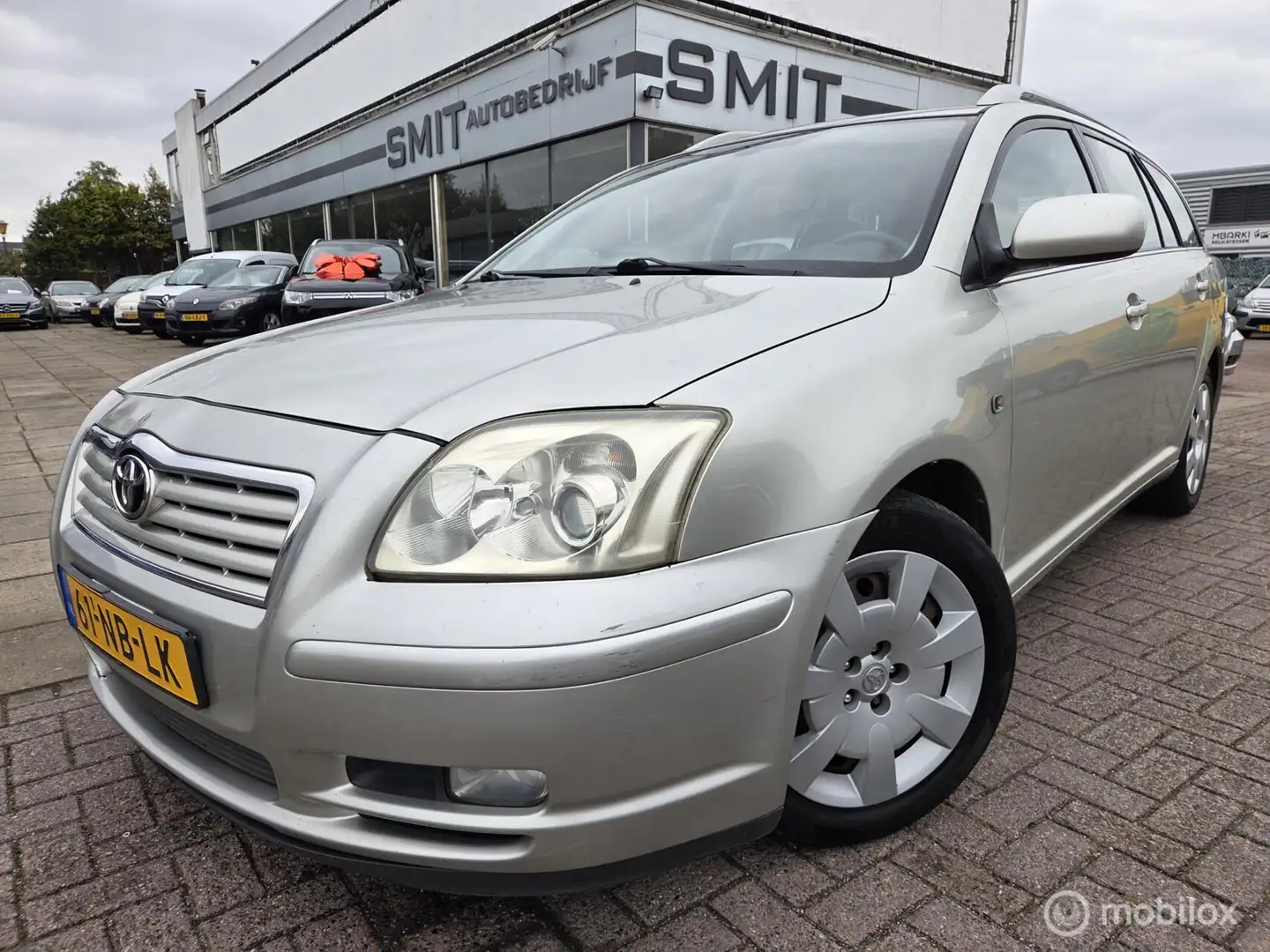 Toyota Avensis Wagon 1.8 VVTi Linea Sol Ecc/CC/NLAuto Grijs - 1