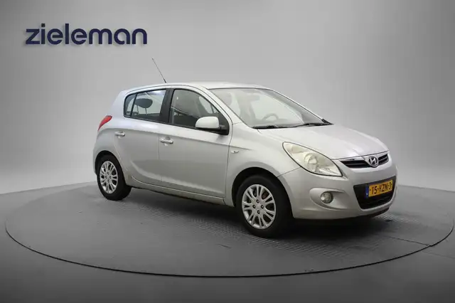 Hyundai i20 1.2i DynamicVersion - Airco, Nieuwe APK!