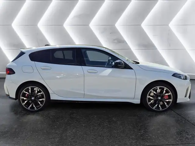 BMW 1 Series view 5