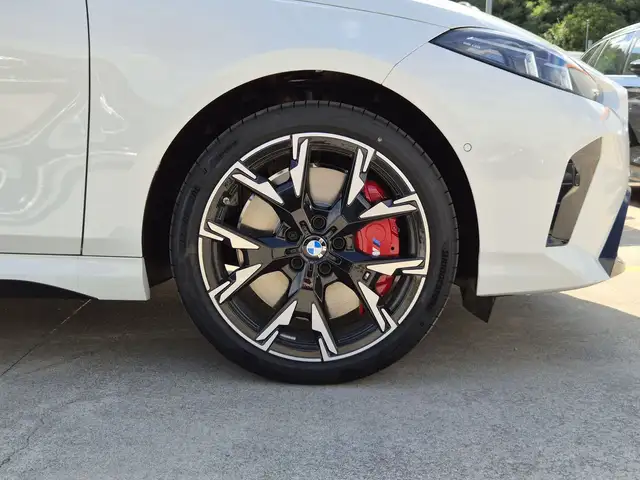 BMW 1 Series view 12