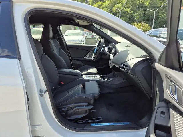 BMW 1 Series view 9