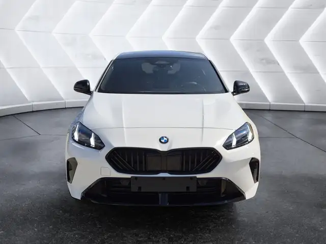 BMW 1 Series view 2