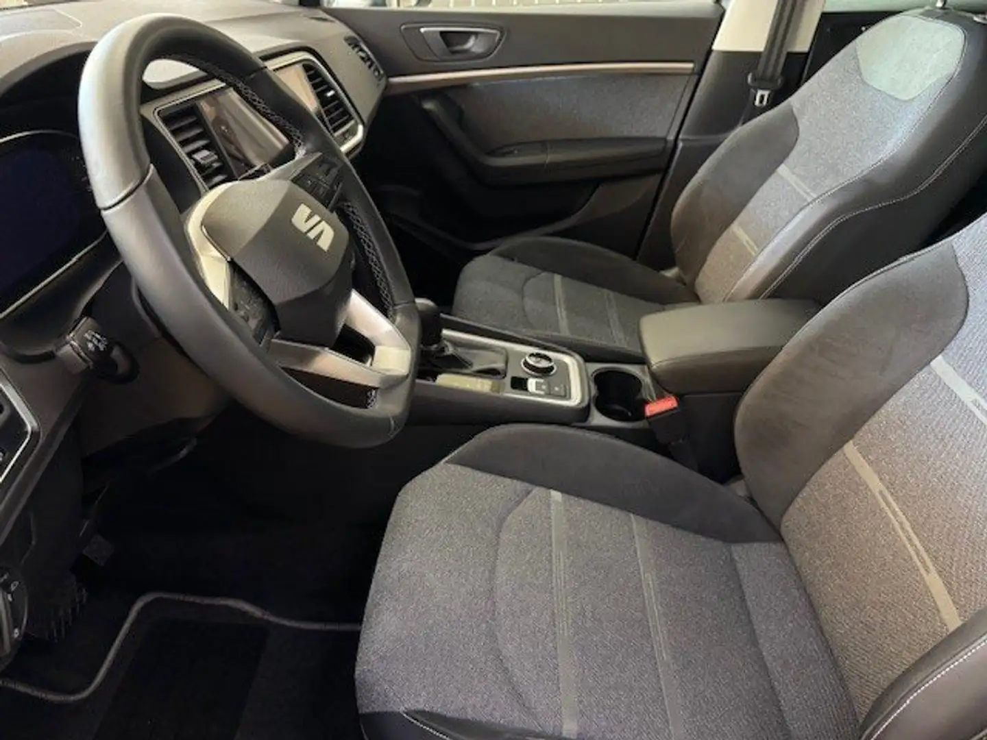 SEAT Ateca Xperience DSG Grau - 2