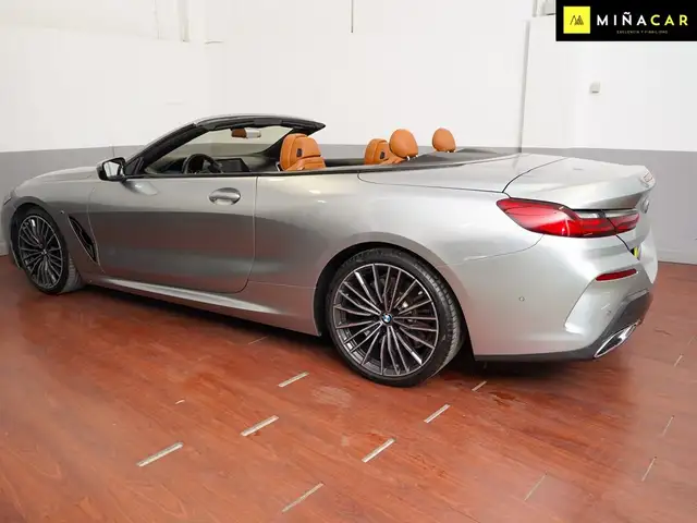 BMW 8 Series view 4