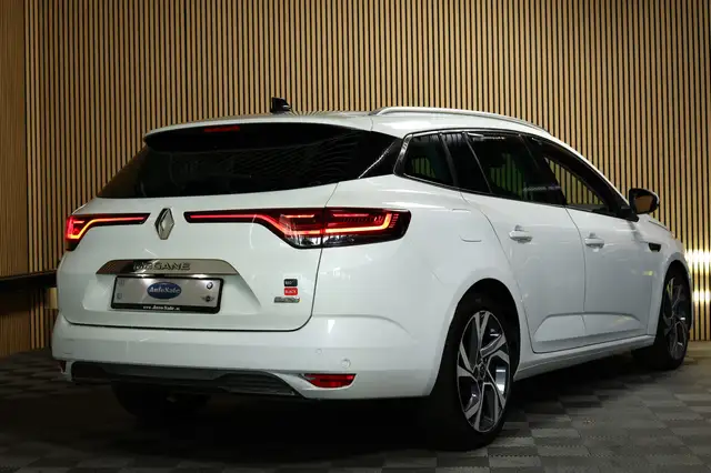Renault Megane E-Tech view 3