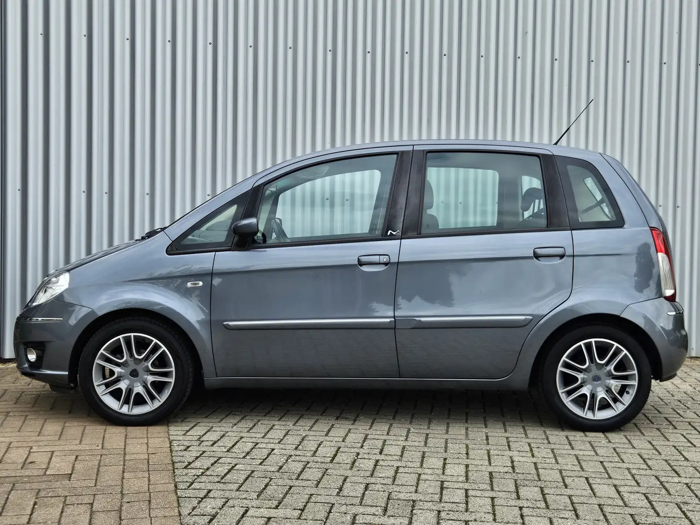 Lancia MUSA 1.4-16V Oro /Airco/Dealer Onderhouden/92.788km! Grijs - 2