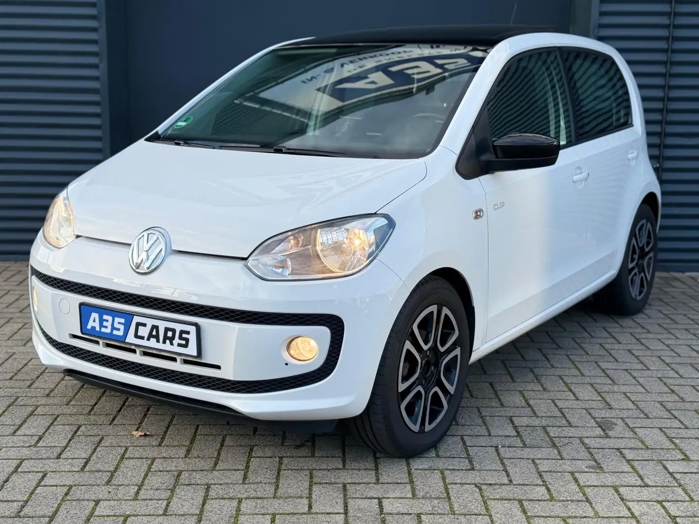 Volkswagen up! 1.0 high up! |CUP UP|PANO|AIRCO|STOELVERWARMING|AP Wit - 1