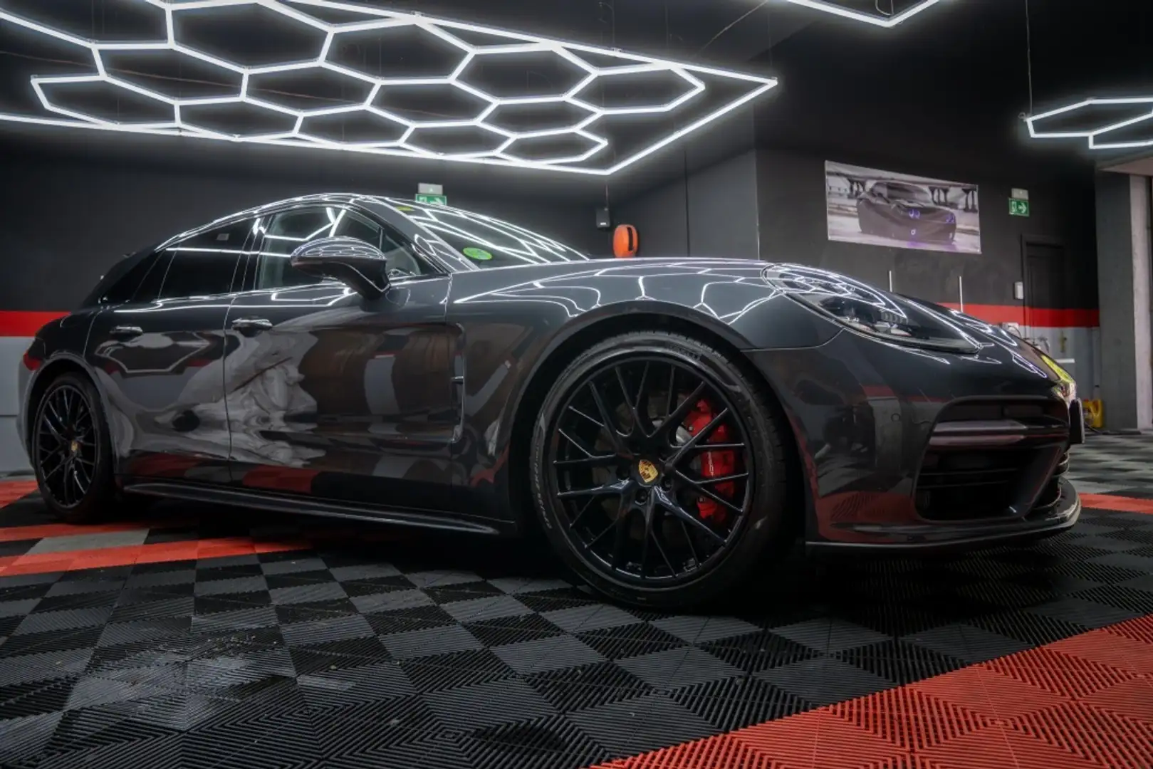 Porsche Panamera Turbo Sport Turismo Grijs - 1