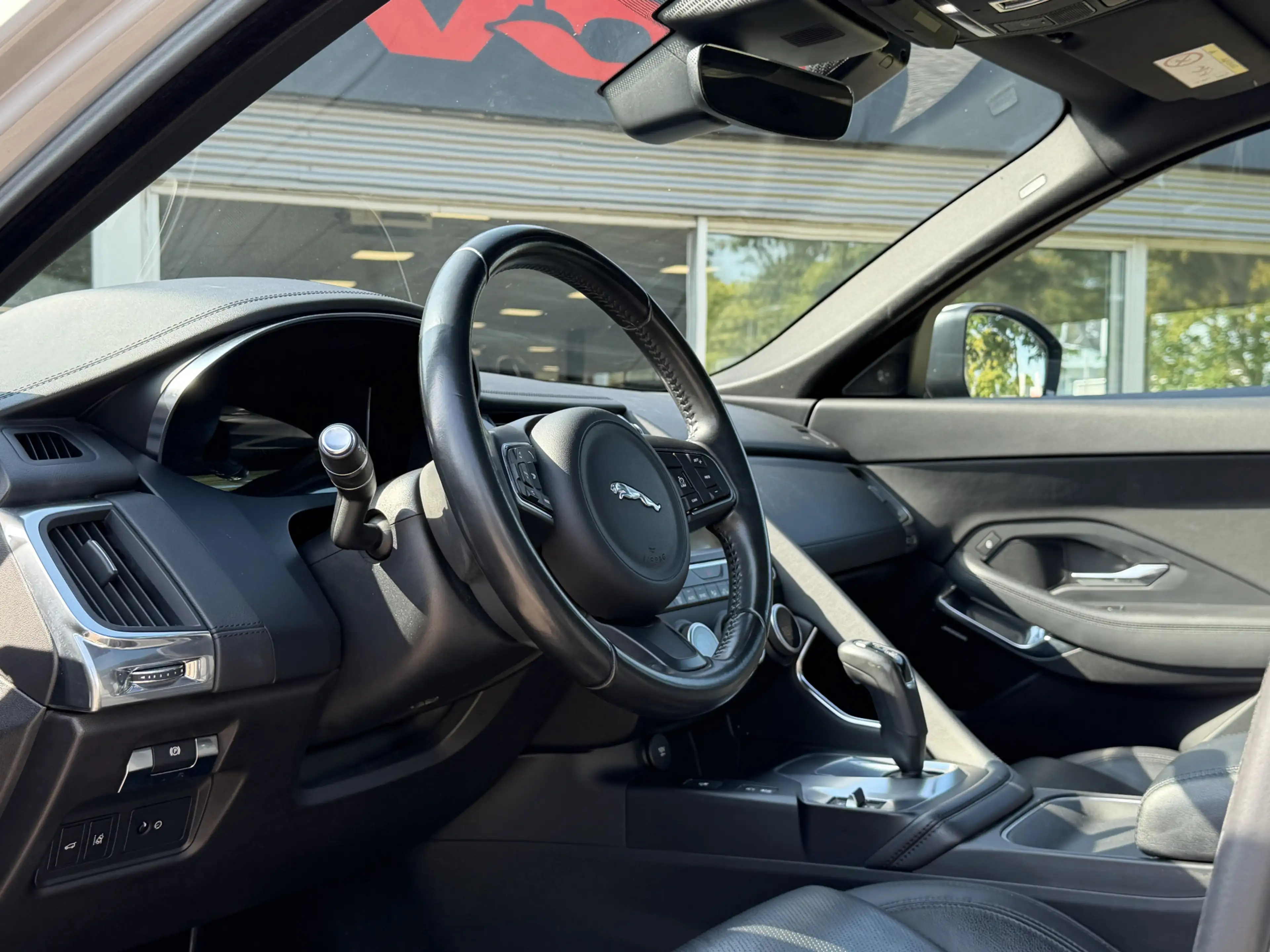 Jaguar E-Pace 2.0 P250 AWD S | Panodak | HUD | Leder | Meridian — photo 2