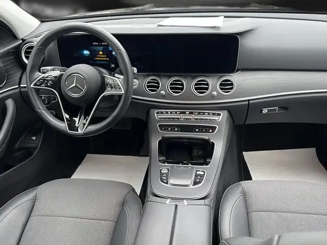Mercedes-Benz 220 view 15