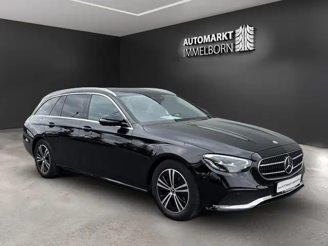 Mercedes-Benz 220 main image