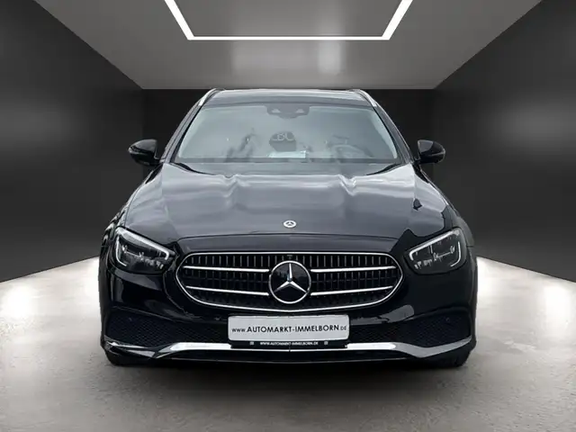 Mercedes-Benz 220 view 9