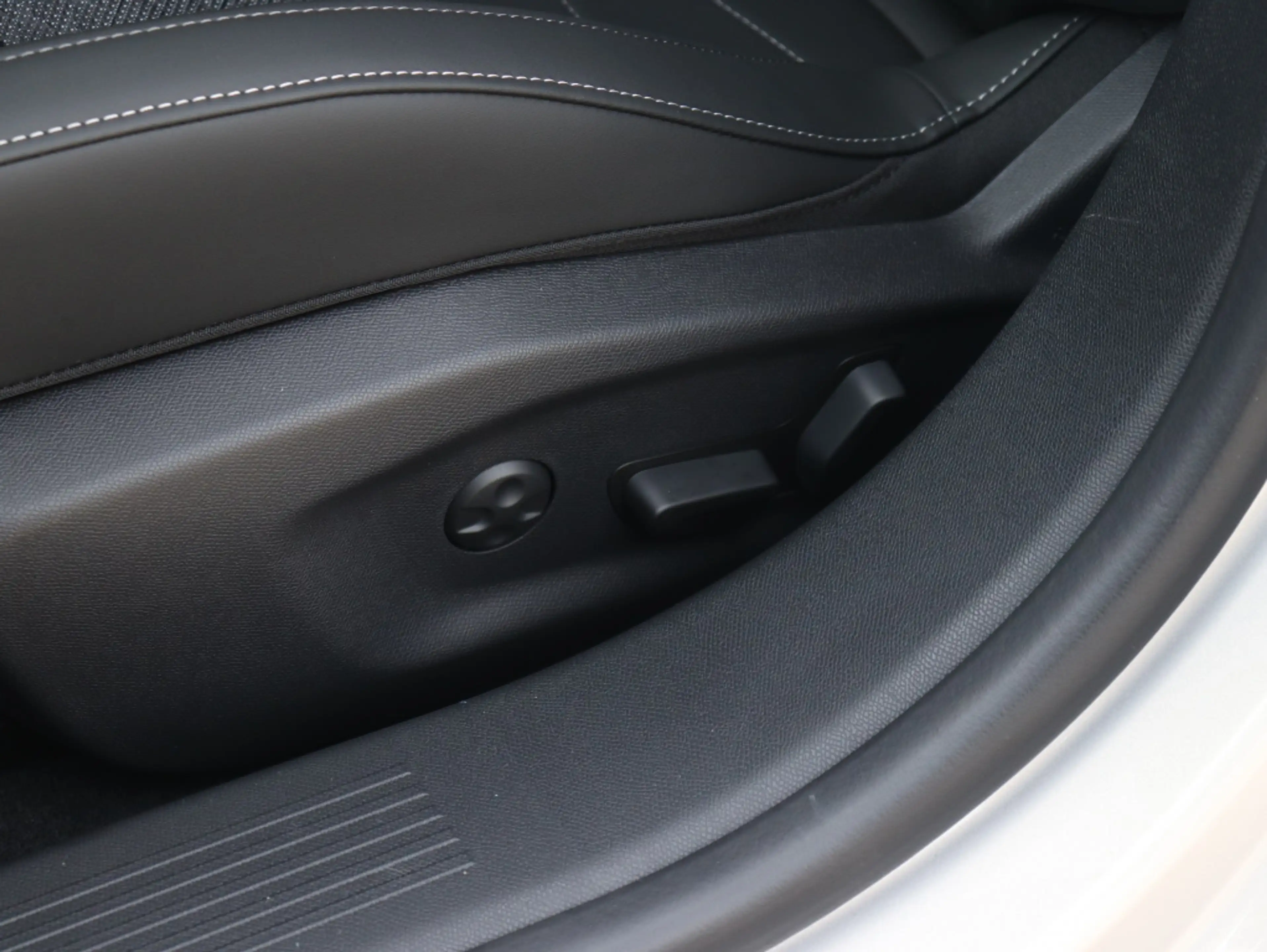 DS Automobiles N°4 E-Tense 157 KW Pallas — photo 13