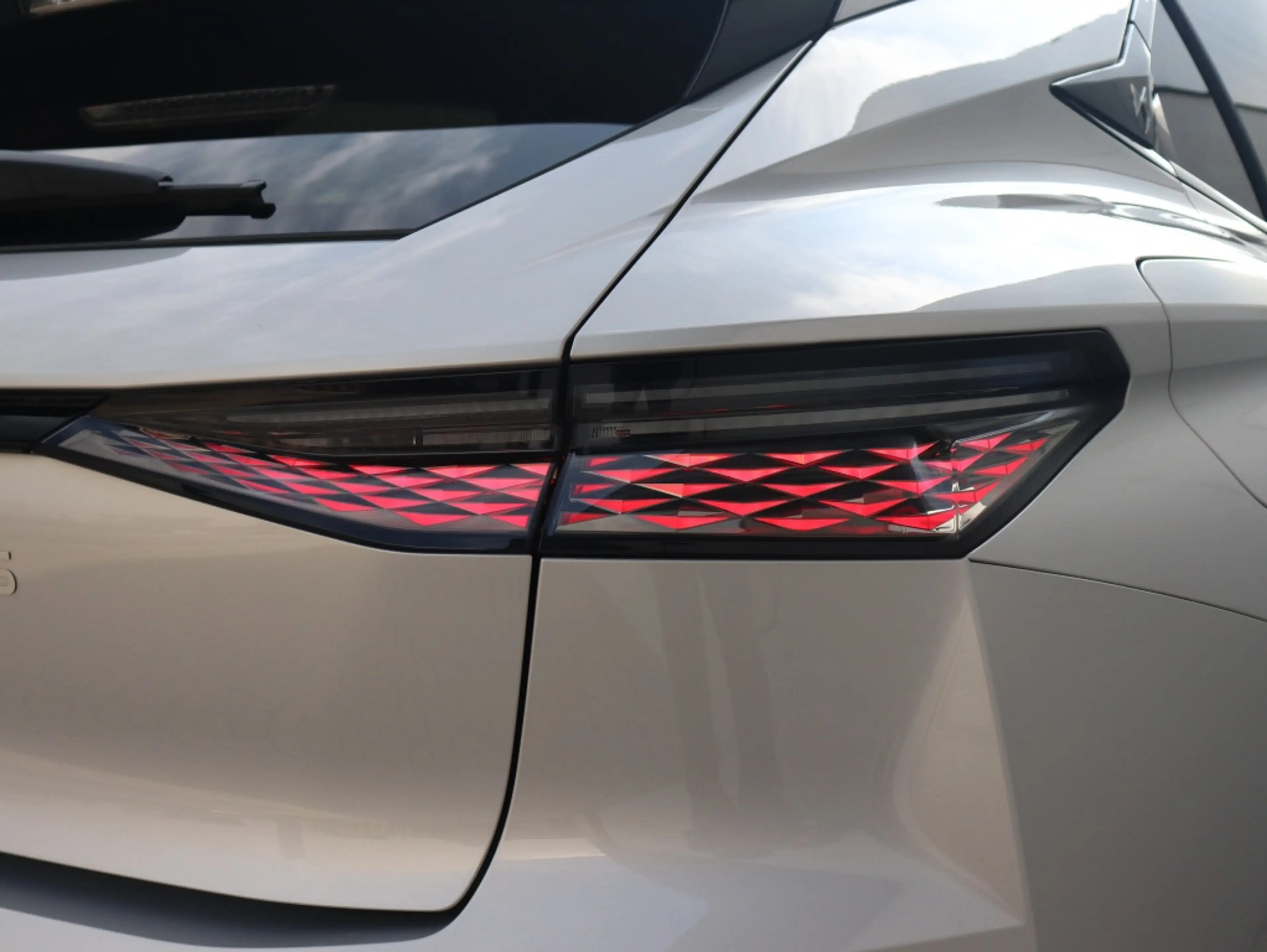 DS Automobiles N°4 E-Tense 157 KW Pallas — photo 12