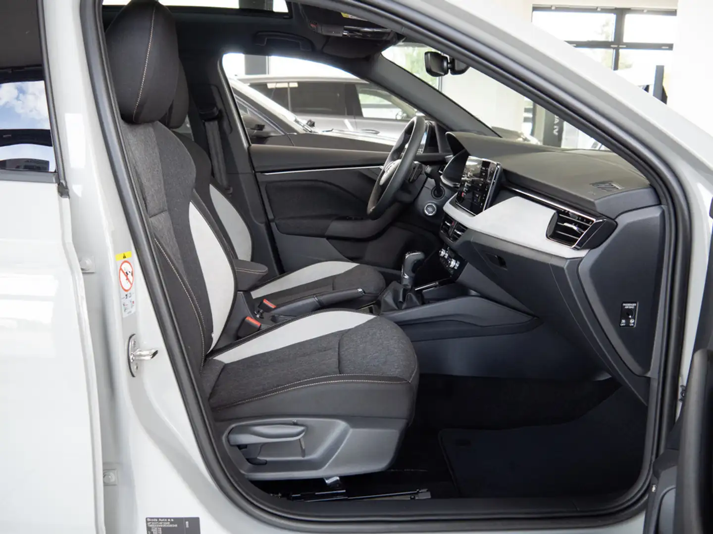 Skoda Scala 1.5 TSI Drive SHZ KAMERA NAVI ACC PANO Grau - 2