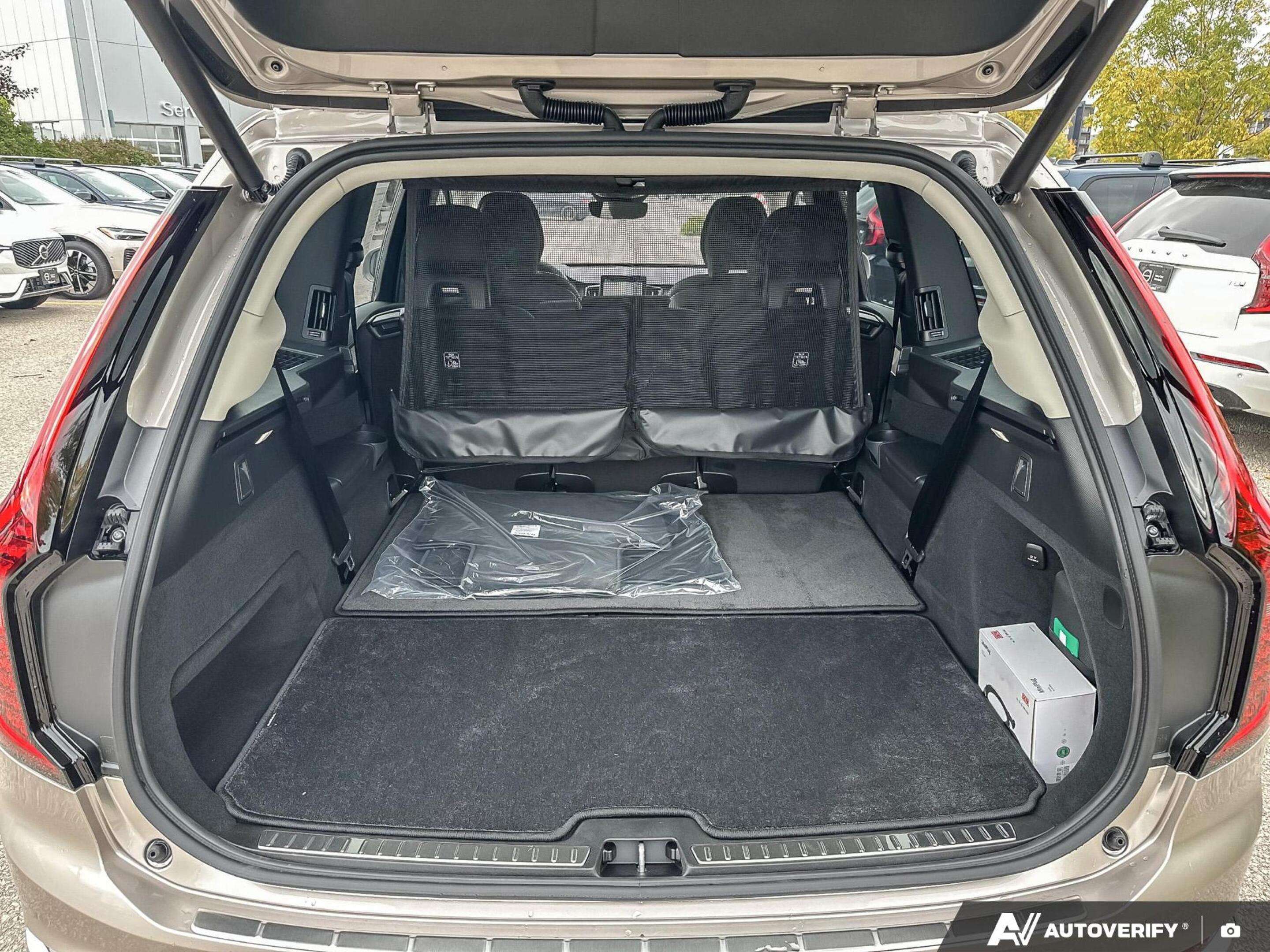 2026 Volvo XC90 Plus Bright Theme FEATURED VEHICLE - SAVE $2,600! thumb 9