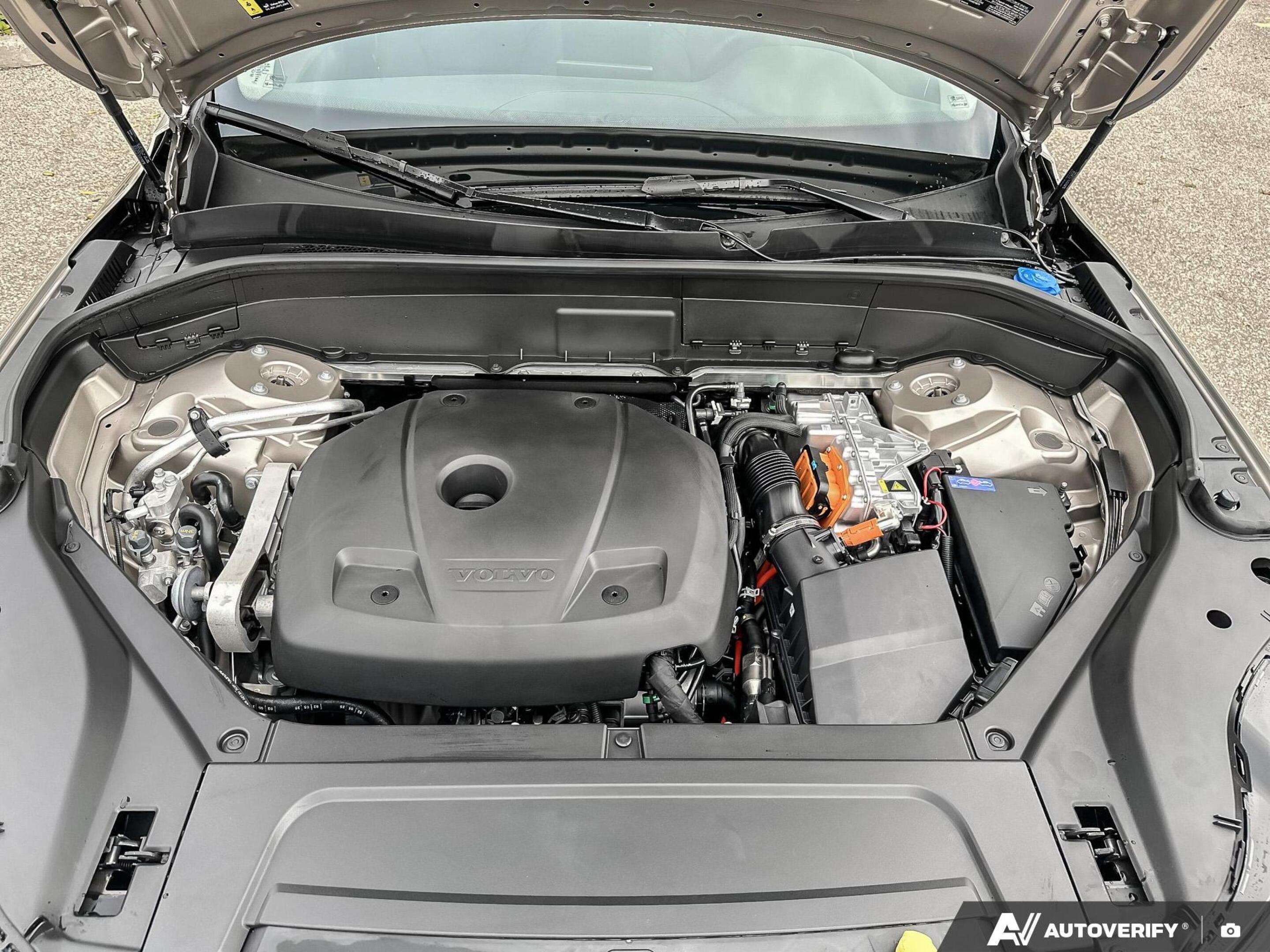 2026 Volvo XC90 Plus Bright Theme FEATURED VEHICLE - SAVE $2,600! thumb 8