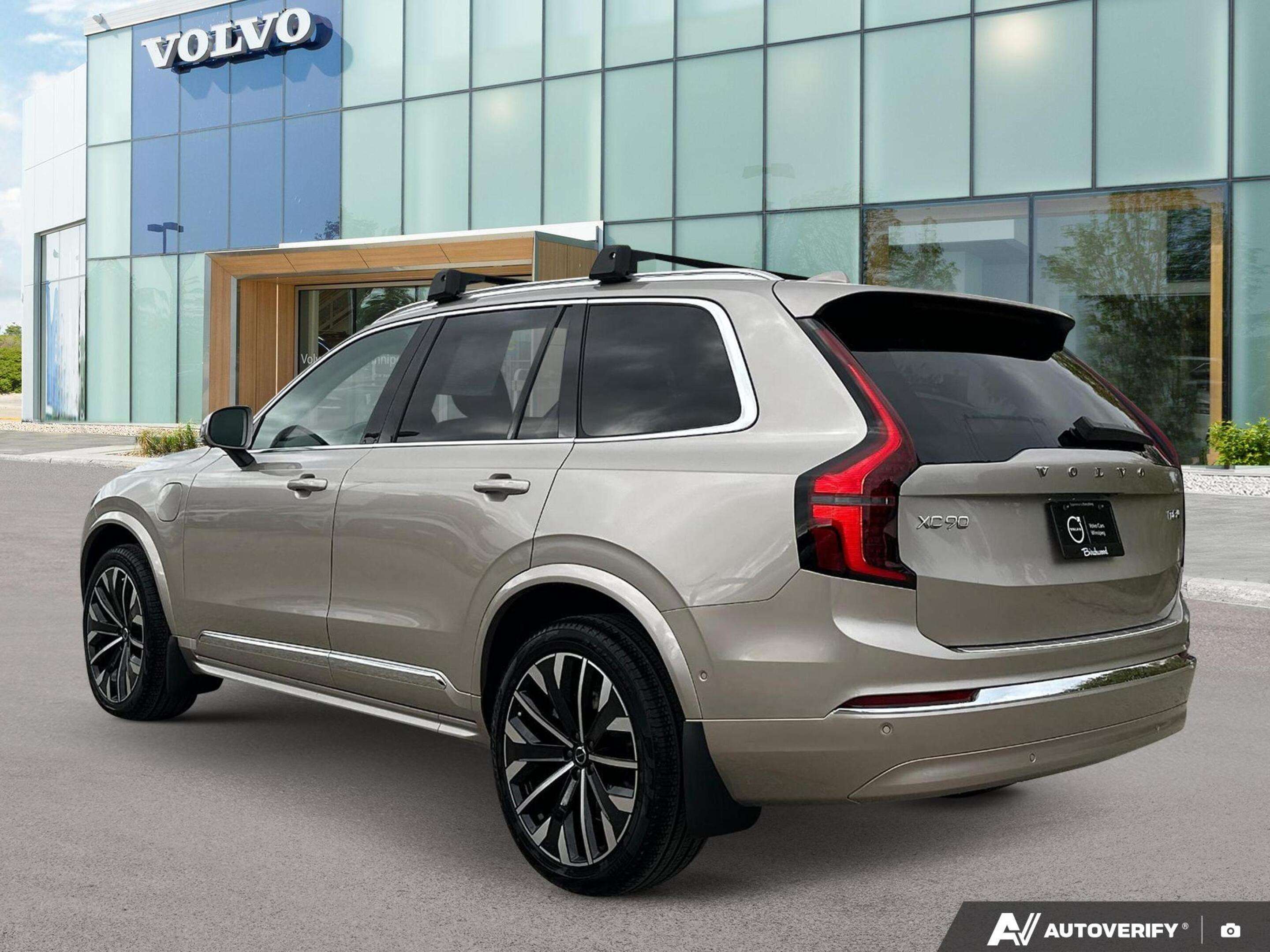 2026 Volvo XC90 Plus Bright Theme FEATURED VEHICLE - SAVE $2,600! alt 4