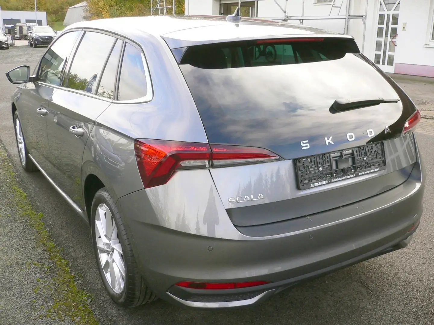 Skoda Scala 1.5 TSI Selection AHK LED SHZ LHZ virt.Cockpit Grau - 2